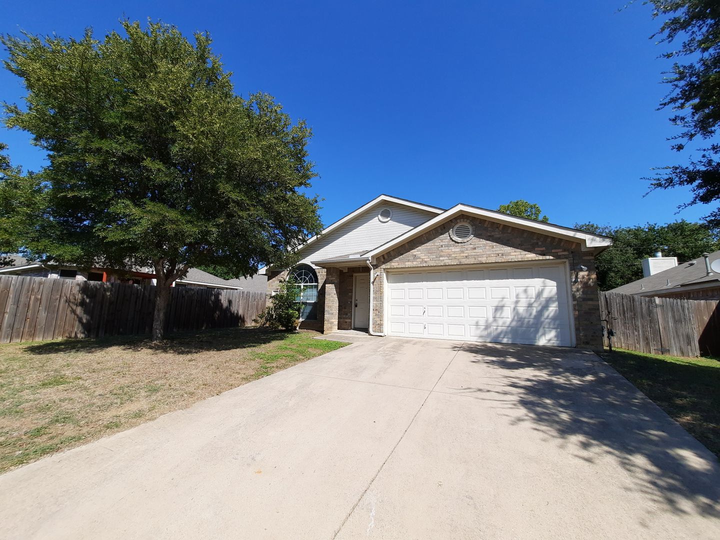 Grand Prairie House: 212 Enchanted Ct