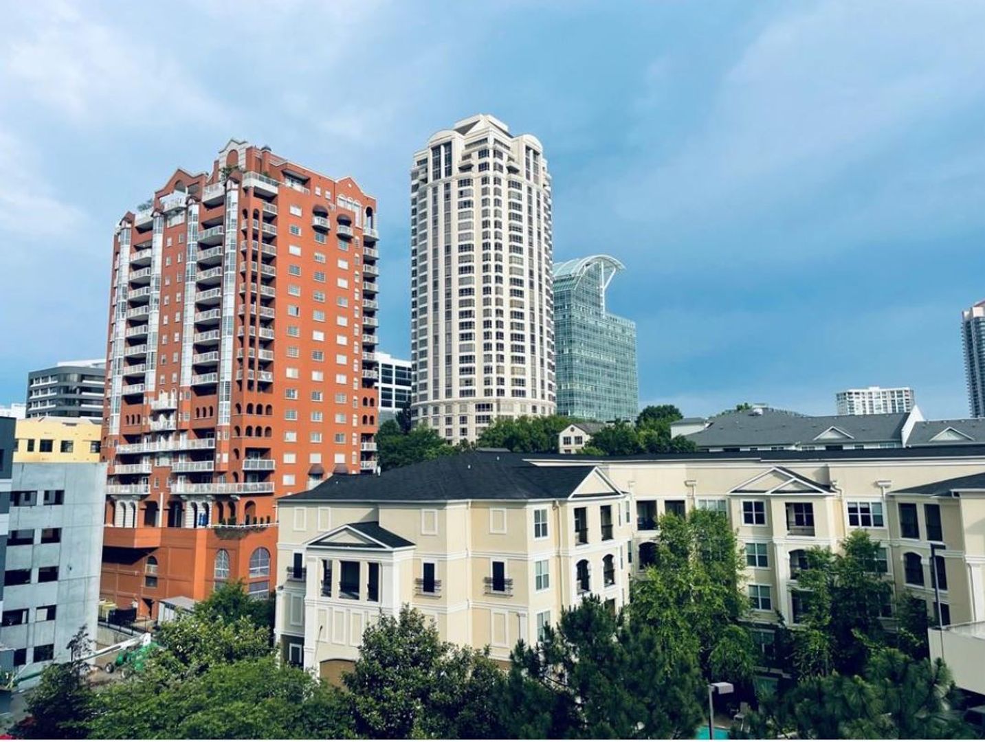 Atlanta House: 3481 Lakeside Dr Ne Unit 1007