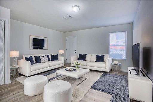 Gorgeous, remodeled condo in the heart of Norcross! – photo 1