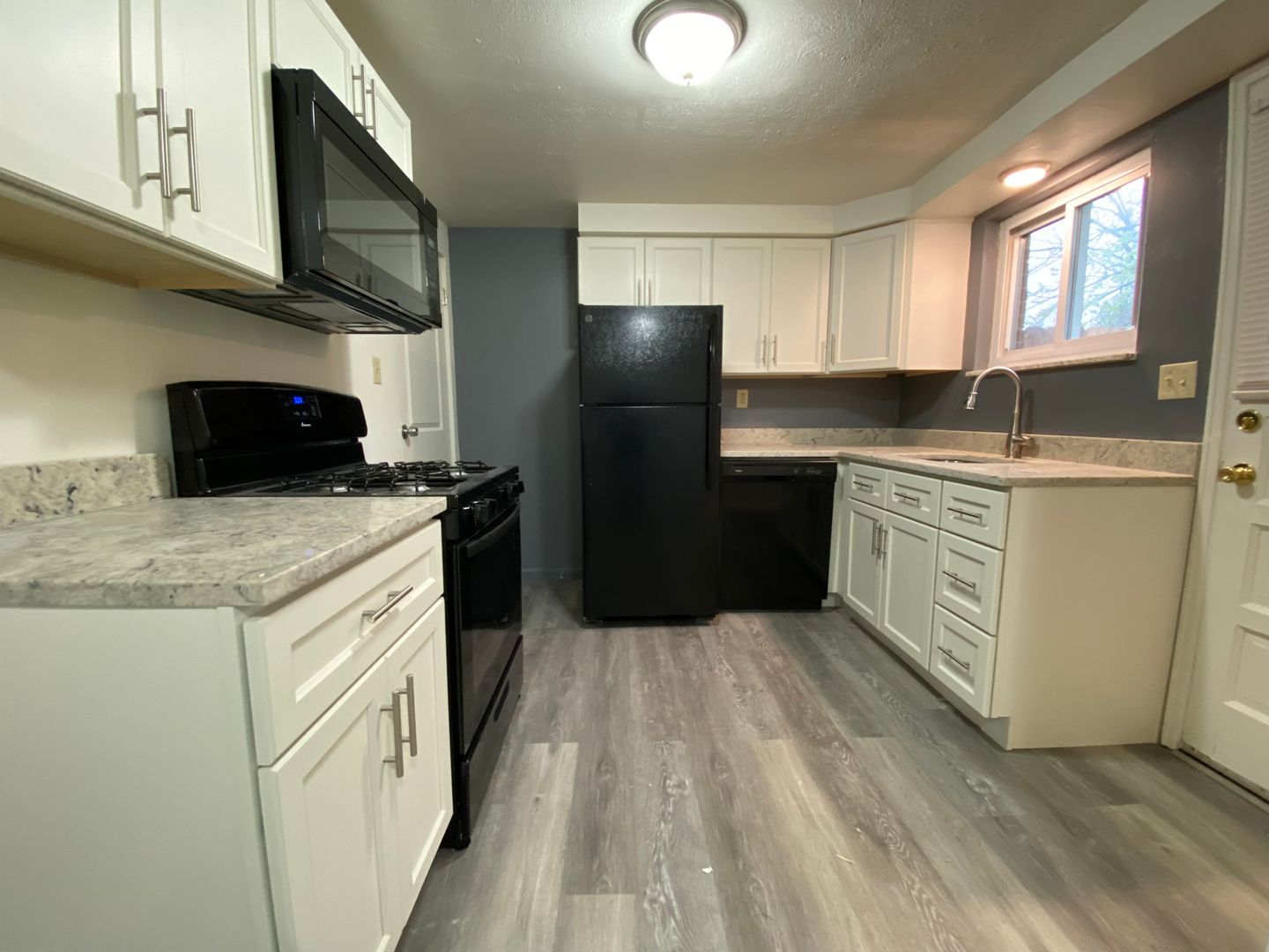 Pittsburgh Apartment: 268, 270 Center Street