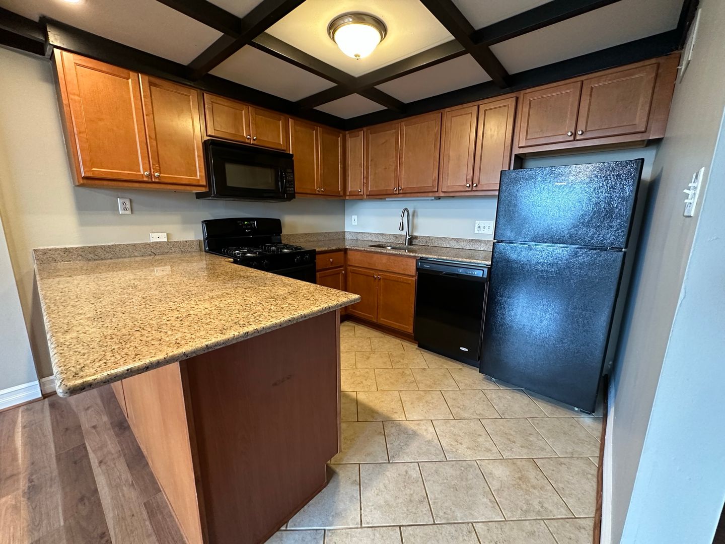 Pittsburgh Apartment: 201 Lehigh Avenue, 5938 Ellsworth Avenue