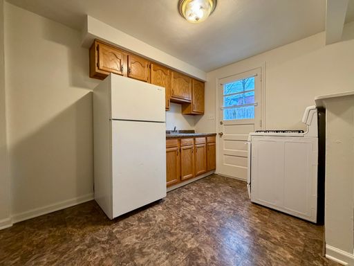 Fantastic 2 BR Townhouse in Heart of Verona! Central Air! Call Today!