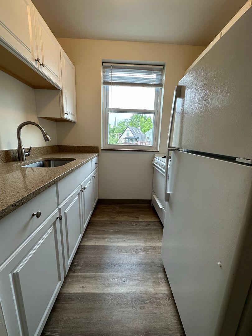 Pittsburgh Apartment: 5927 Walnut Street