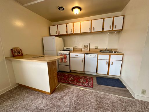 Spacious 1 BR in Heart of Avalon! Heat Included with Laundry On-Site! Call Today! – photo 1