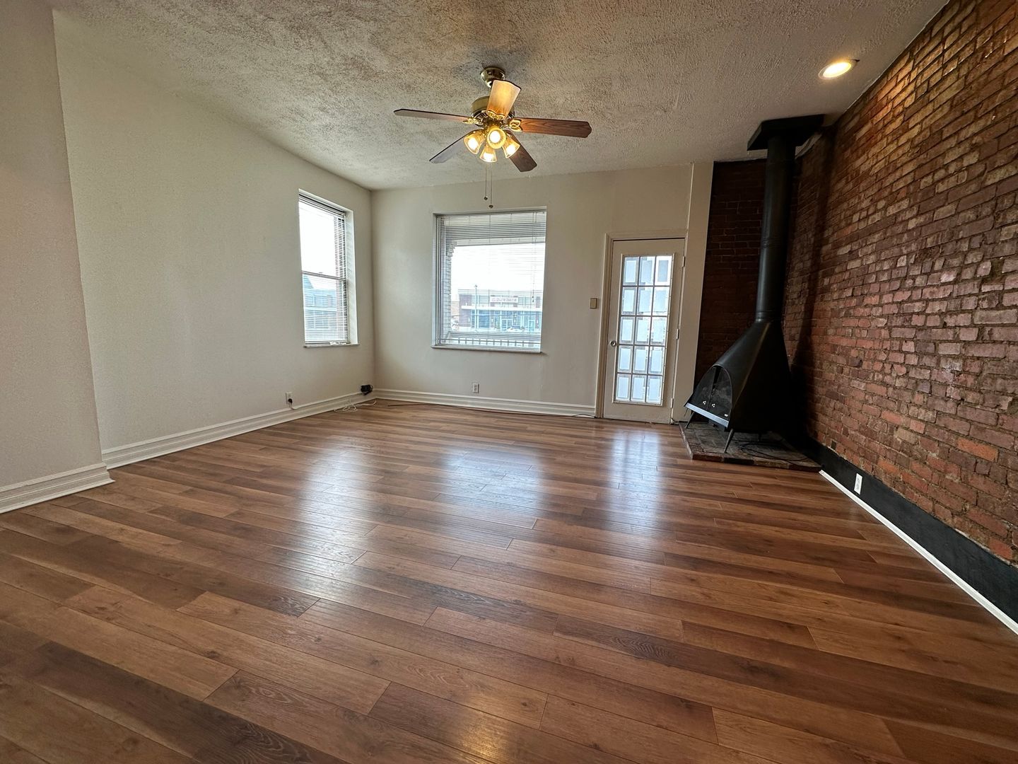 Pittsburgh Apartment: 201 Lehigh Avenue, 5938 Ellsworth Avenue