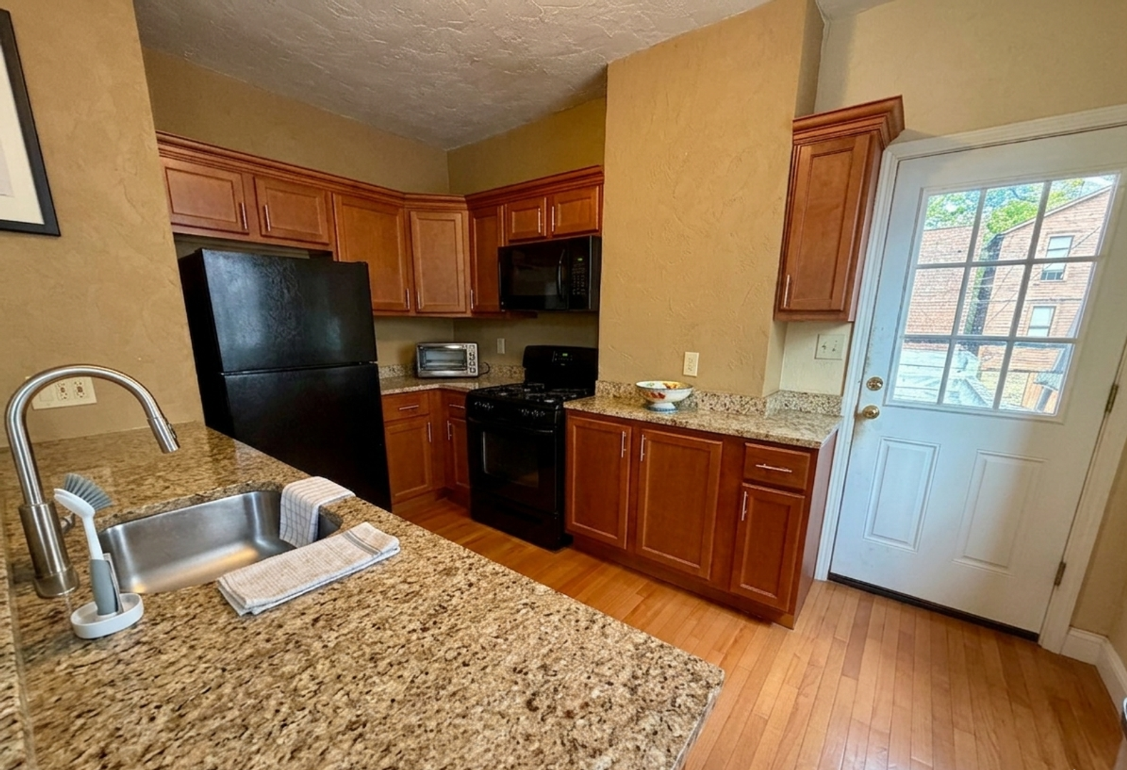 Pittsburgh Apartment: 709 Bellefonte Street