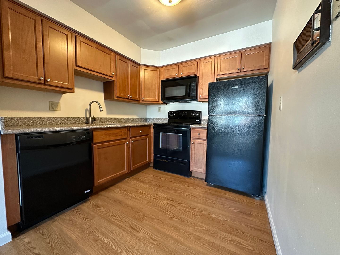 Pittsburgh Apartment: 613 Copeland Street