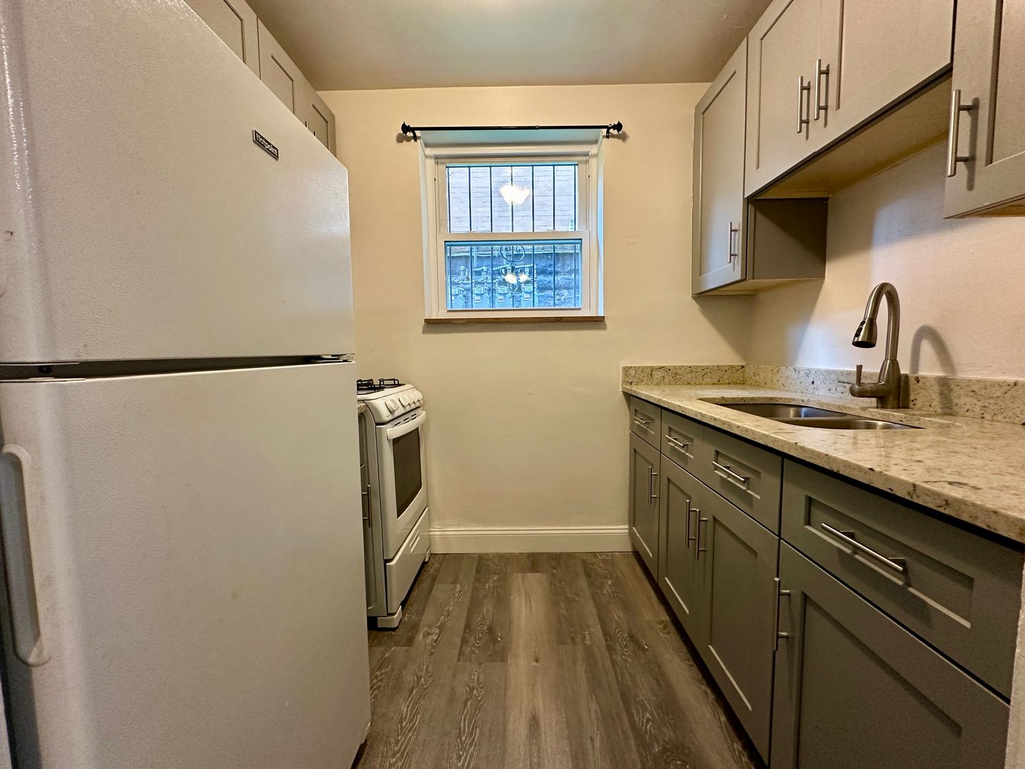 Pittsburgh Apartment: 5927 Walnut Street