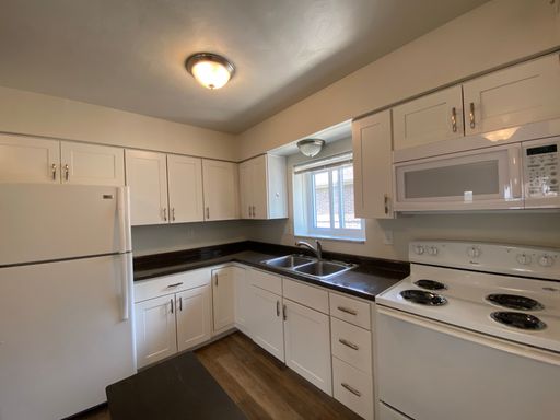 Stunning Two Bedroom Apartment in Oakmont! Private Balcony! Call Today!
