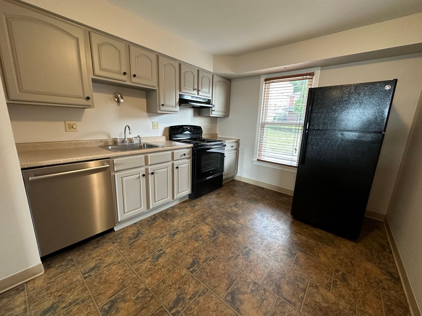 Pittsburgh Apartment: 35-43 Bailey Avenue