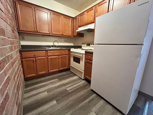 Must-See One Bedroom with a Private Balcony & Exposed Brick in Penn Hills! Call Today!
