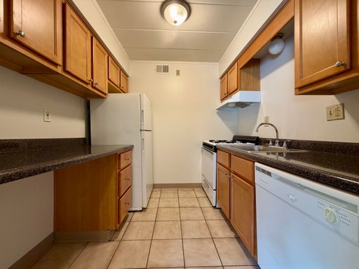 Lovely Two Bedroom at the Four Seasons in Plum! Central A/C & MORE! Call Today! – photo 1