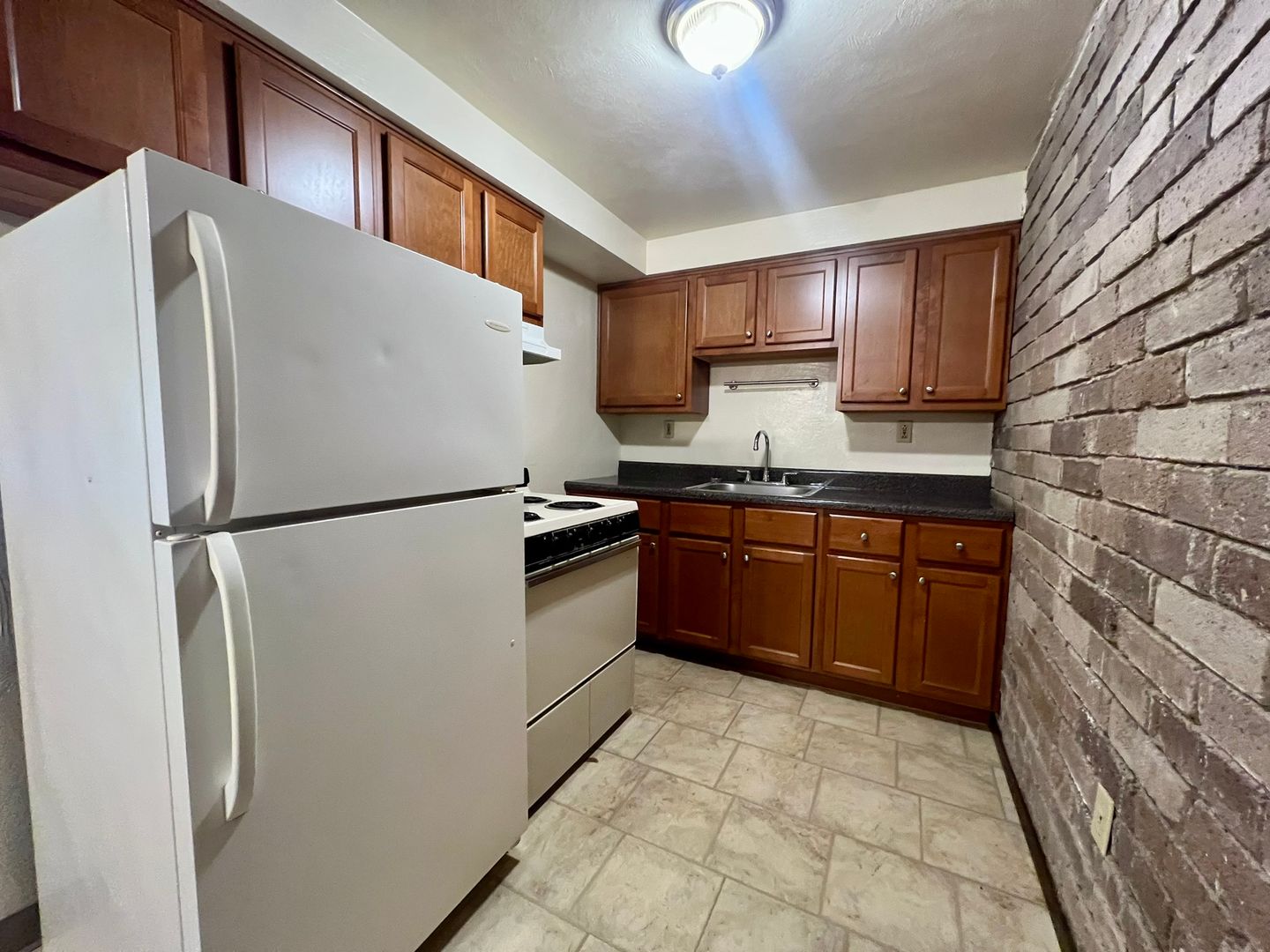 New Kensington Apartment: 304 Kellywood Mnr