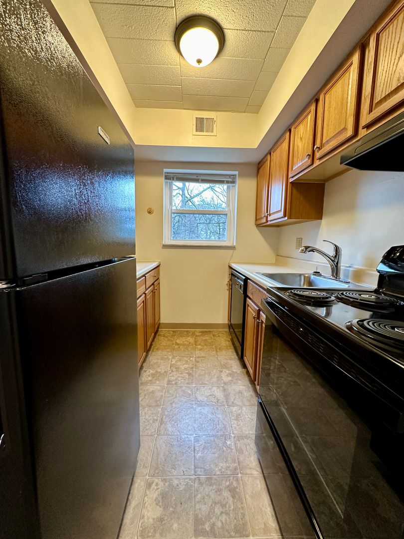 Oakmont Apartment: 360 Maryland Avenue - Maryland House