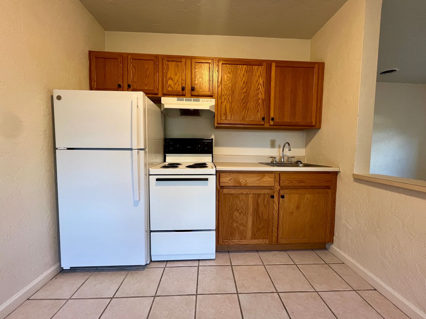 Oakmont Apartment: 521 Isabella Street