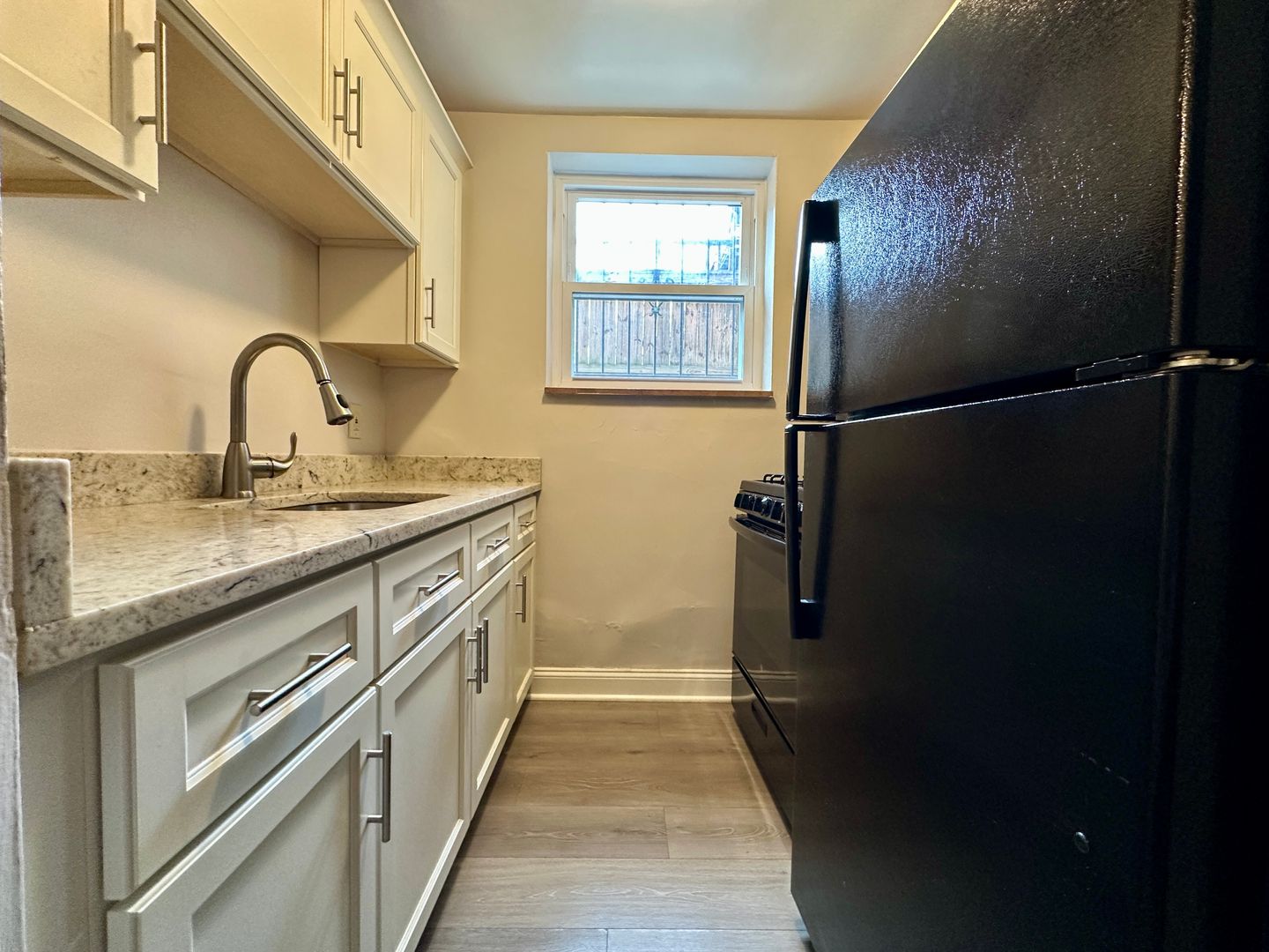 Pittsburgh Apartment: 5927 Walnut Street