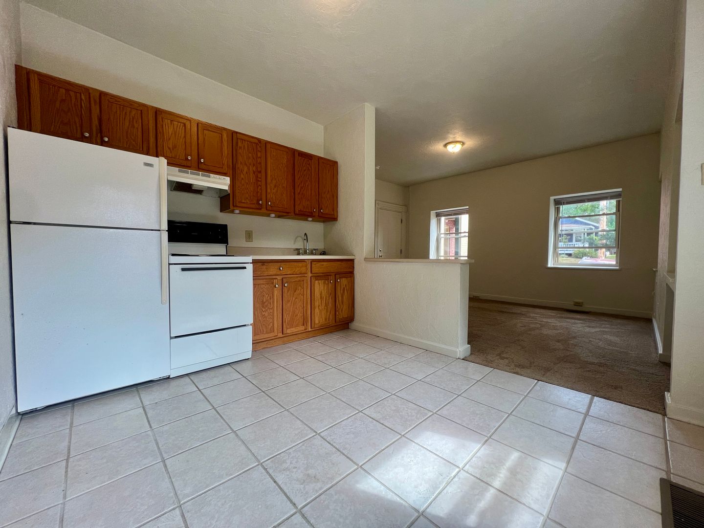 Oakmont Apartment: 521 Isabella Street