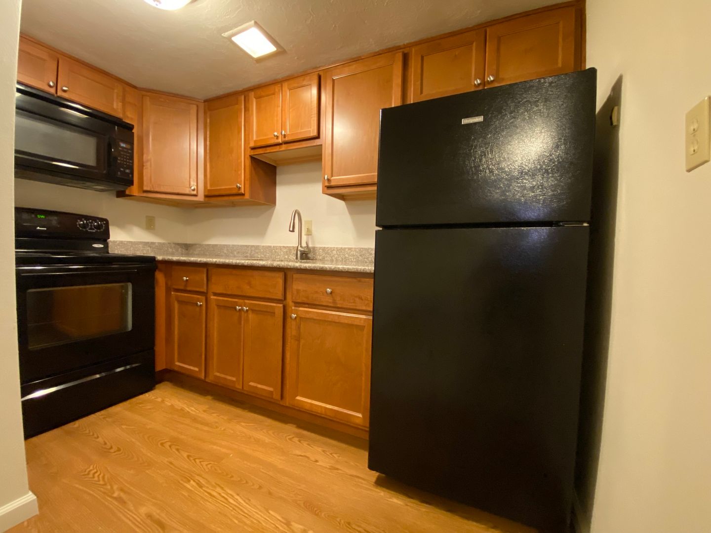 Pittsburgh Apartment: 613 Copeland Street