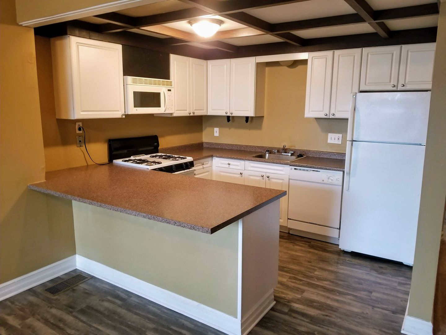 Pittsburgh Apartment: 201 Lehigh Avenue, 5938 Ellsworth Avenue