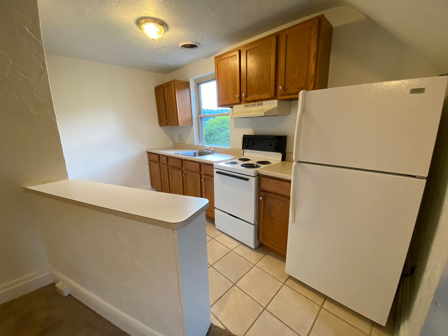 Oakmont Apartment: 521 Isabella Street