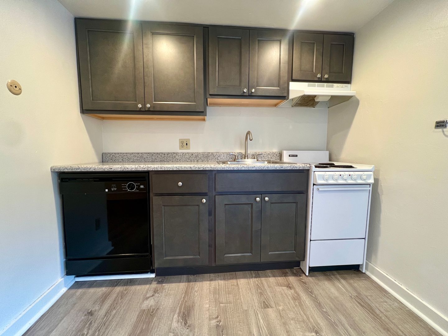 Pittsburgh Apartment: 300 Meyran Avenue - 1F