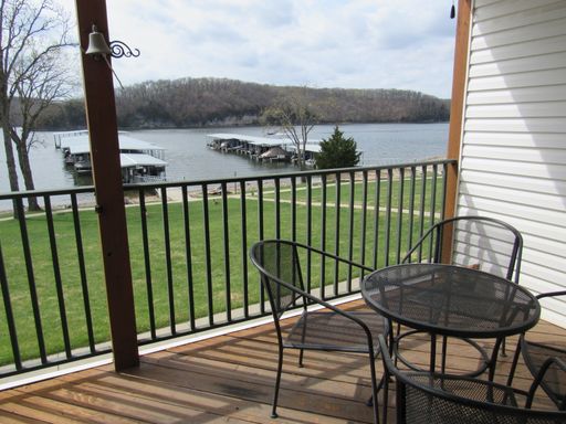 1 Bedroom Lakefront Condo For Rent