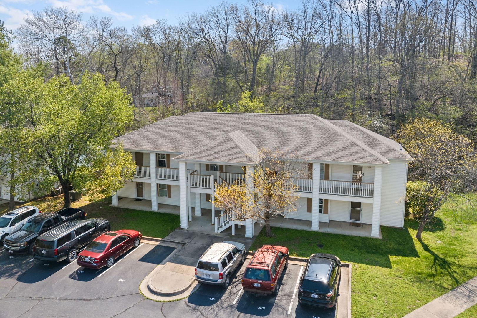 Lake Ozark Condo: 100 Osage Hills Rd.