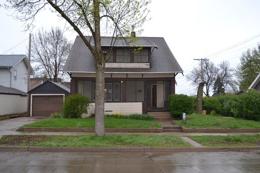 Historic Downtown Single Family Home for Rent! Claw foot tub and hardwood floors! Garage! – photo 1
