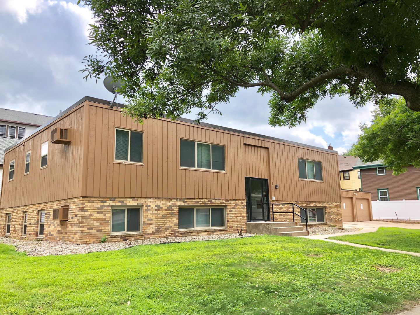 Sioux Falls Apartment: 301 W 18th Street