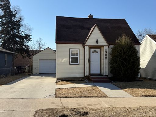 Updated 1 Bed / 1 Bath Single-Family Home with Garage! – photo 1