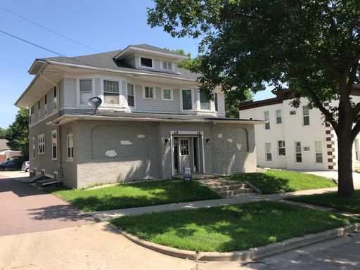 LARGE historic 1 bed 1 bath with modern amenities! – photo 1