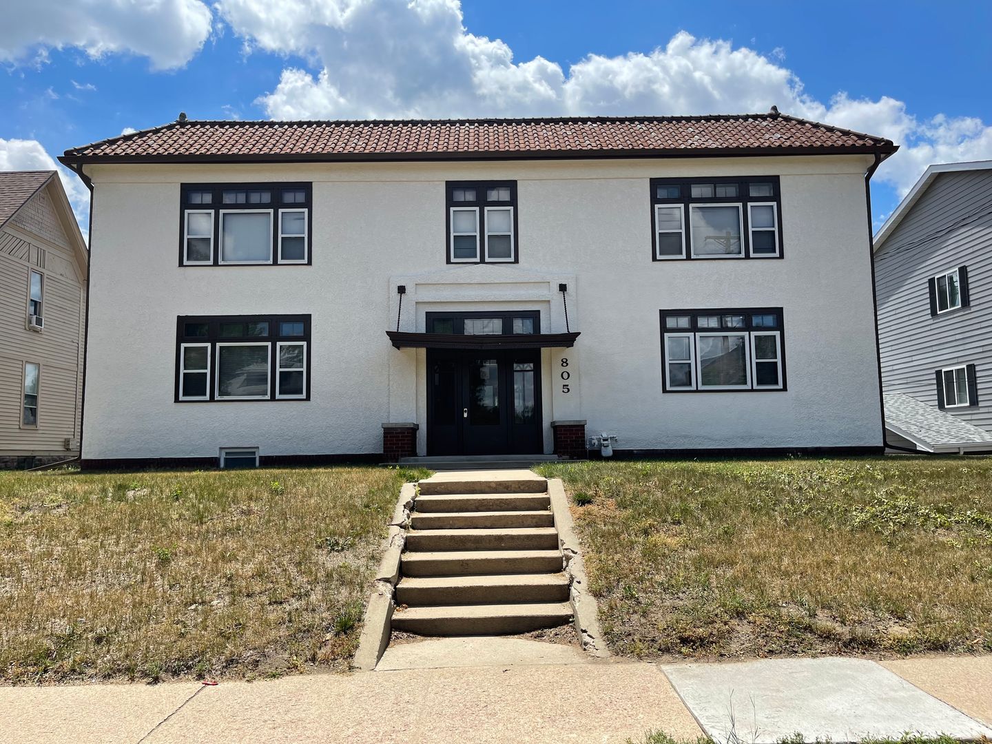 Sioux Falls Apartment: 805 W 18th Street