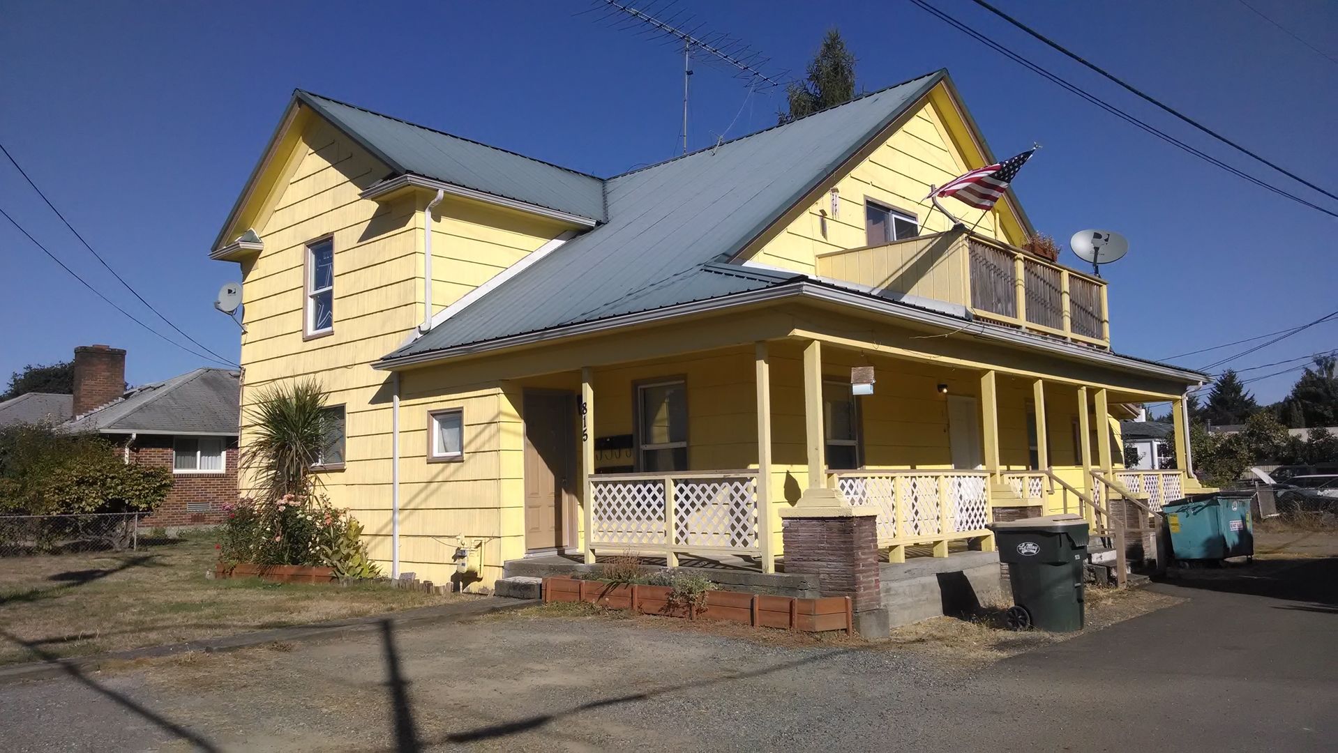 Centralia Apartment: 815 W 1st St.