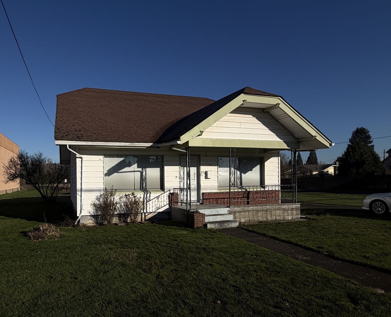 Centralia House: 1117 W 1st St.
