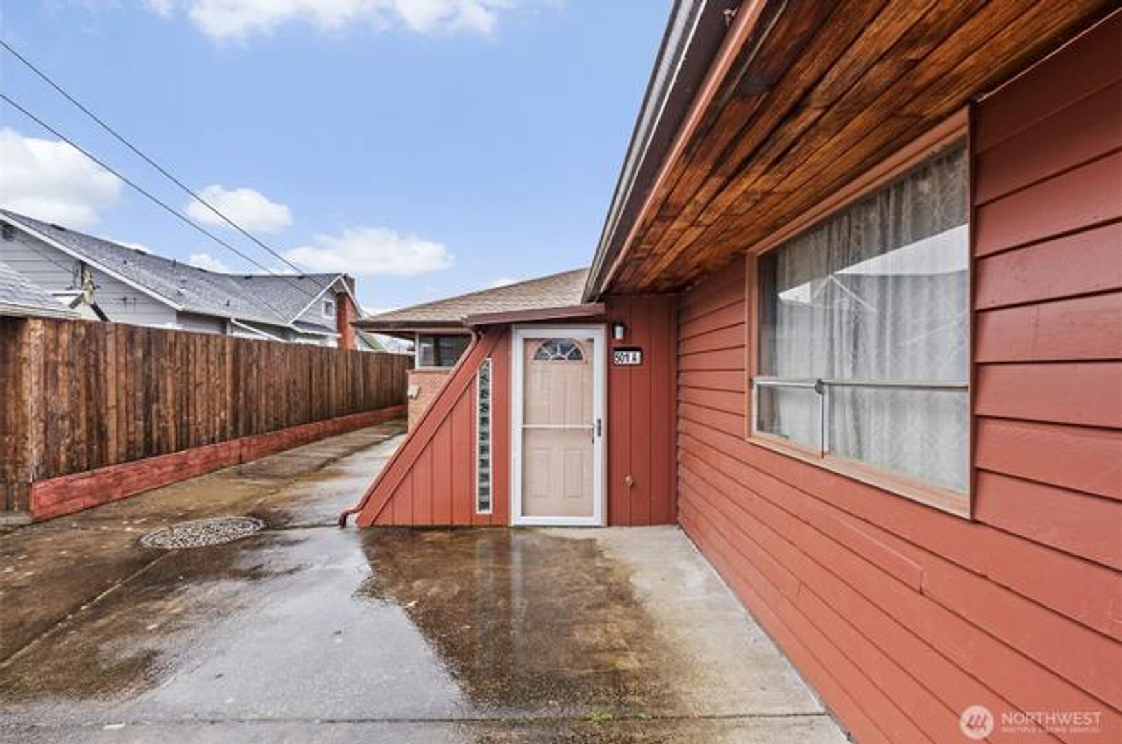 Centralia Apartment: 501 N Oak St.