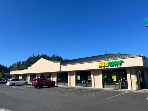 Great commercial building in High traffic location – photo 1