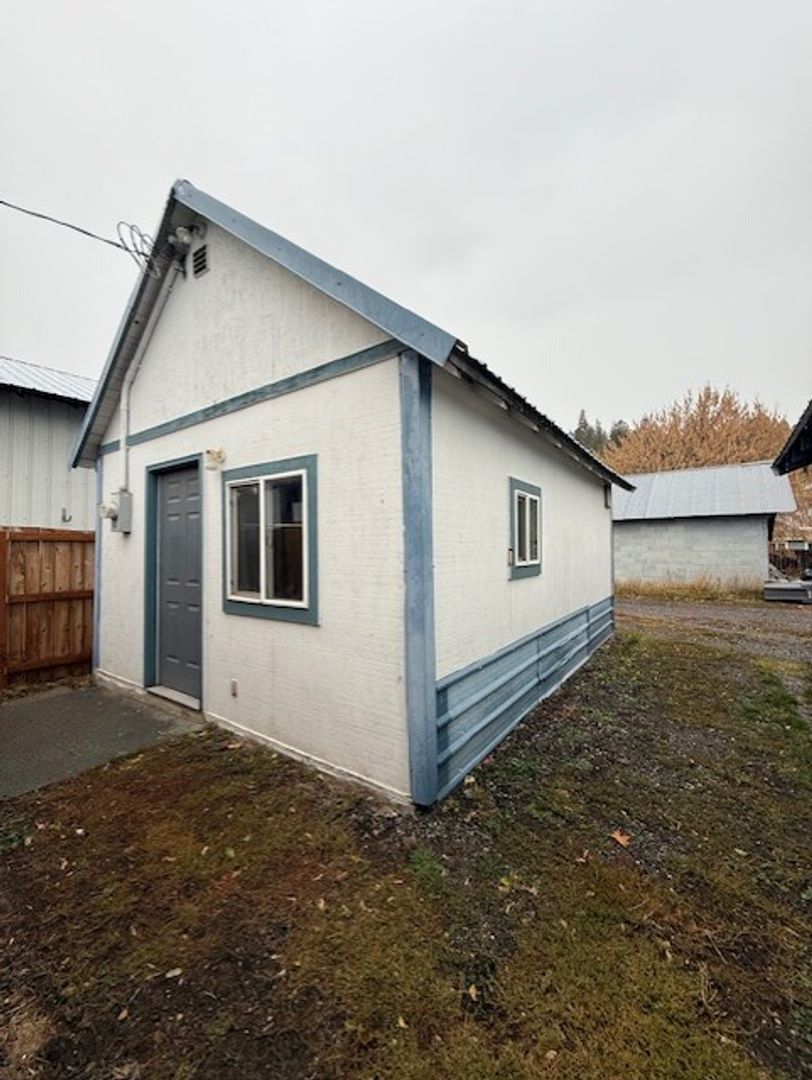 Cle Elum House: 411 1/2 E 2nd Street