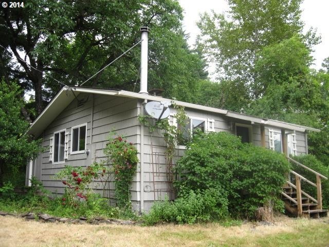 Stevenson House: 553 NW Viewpoint Drive