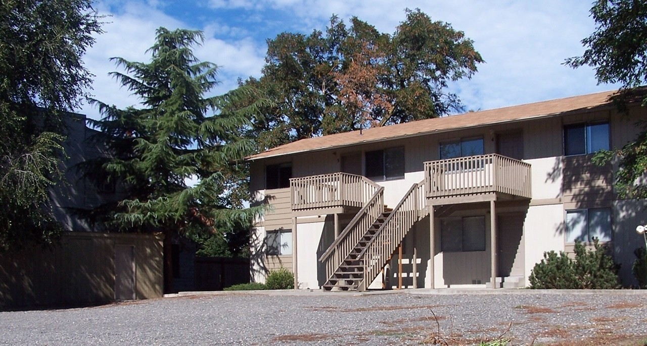 Lyle Apartment: 705 Lyle Ave