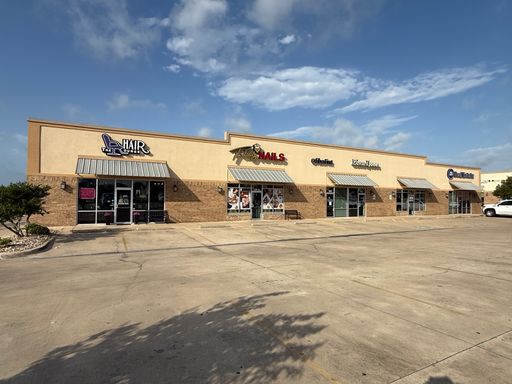 Beautiful Retail or Office Suite For Lease – photo 1