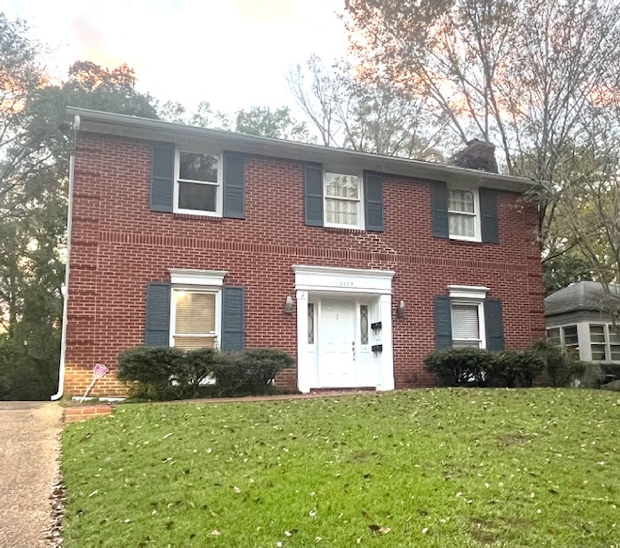 Jackson Apartment: 1127 Quinn St