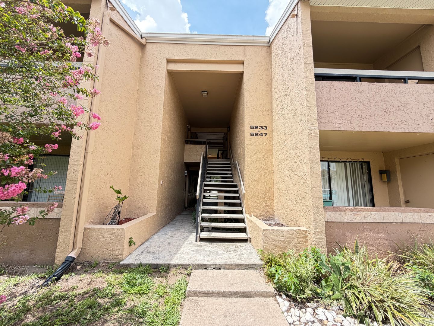 Orlando House: 5239 Vineland Rd. A203