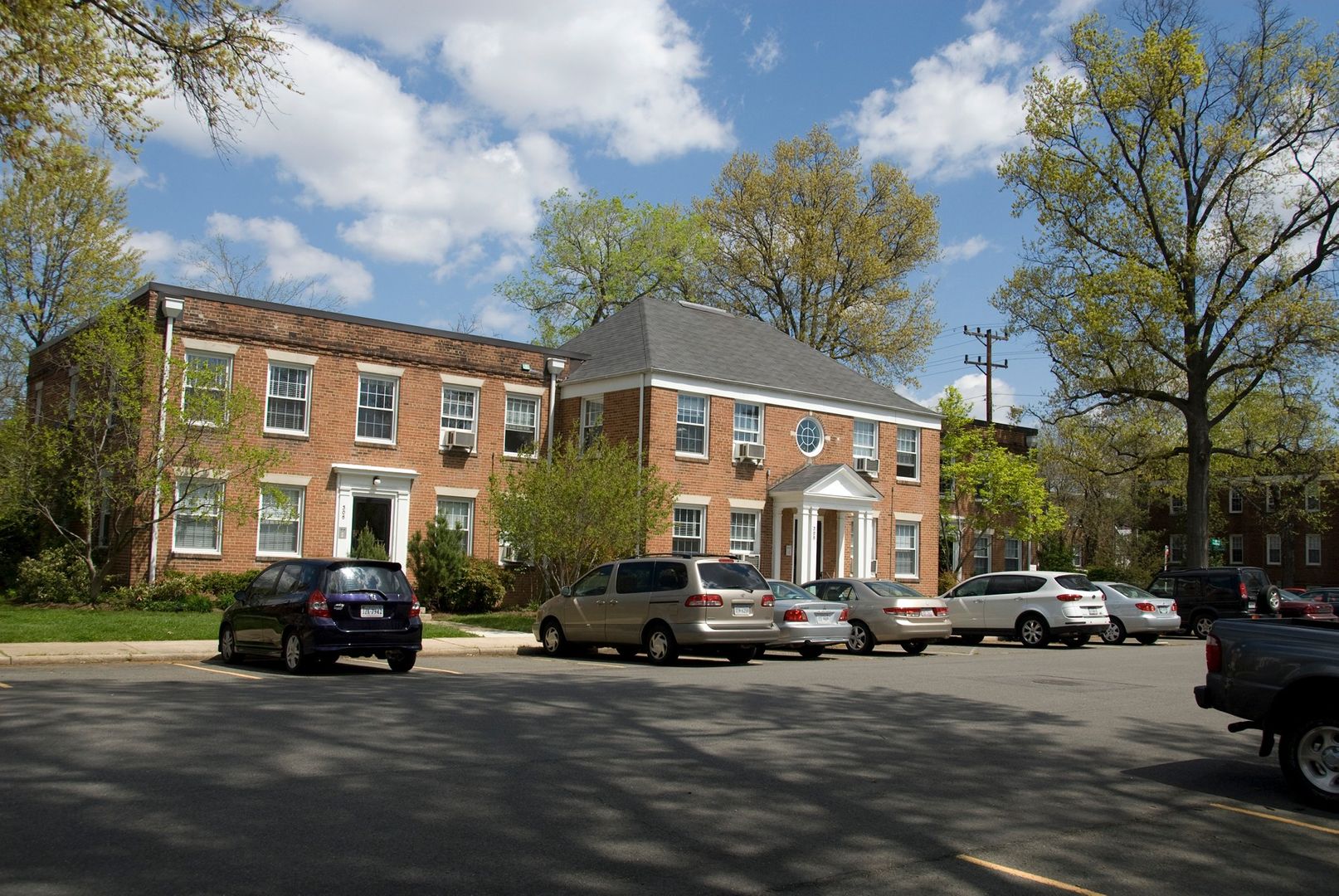 Alexandria Apartment: 201 E. Glendale Avenue