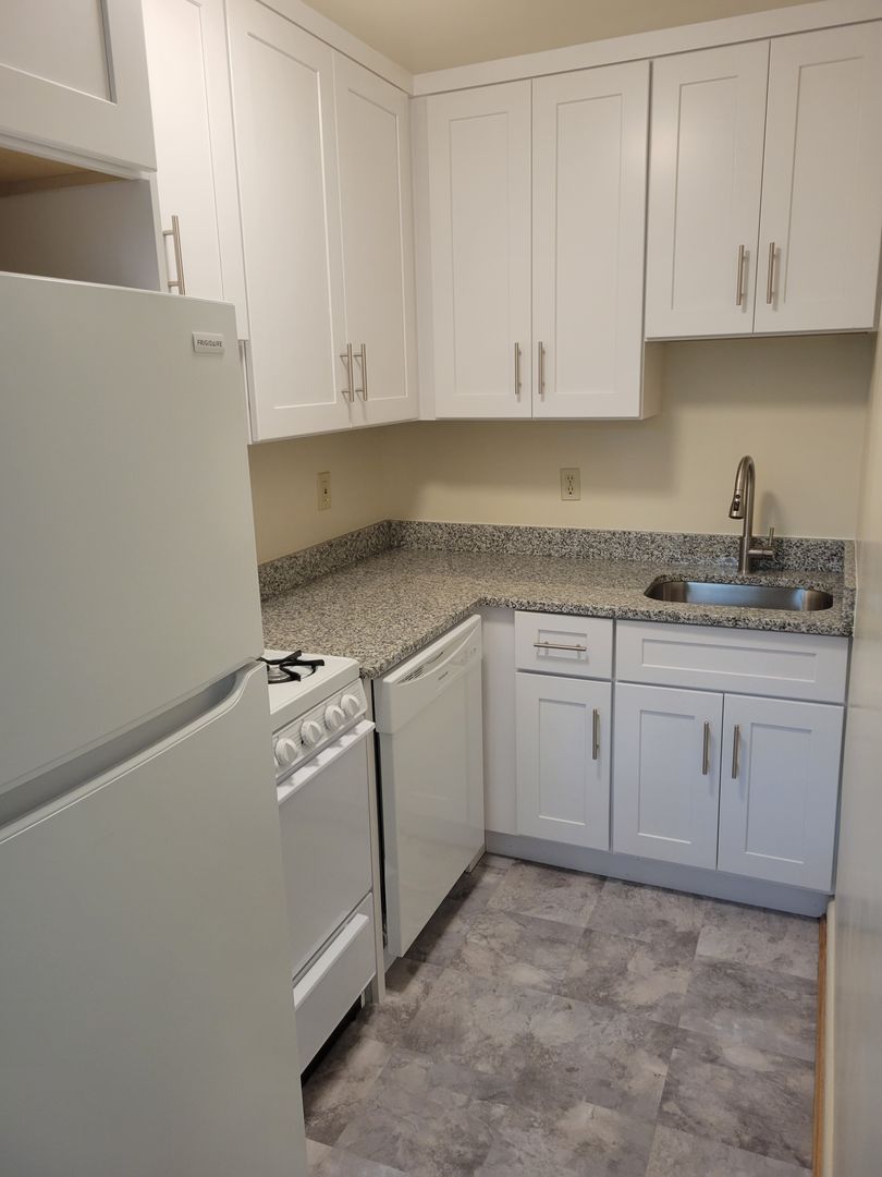 Arlington Apartment: 35-67 N. Bedford Street