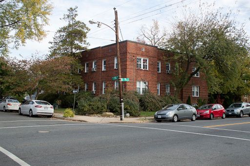 Del Ray - Charming 1 Bedroom, Walk to Braddock Metro, Utils Included! – photo 1