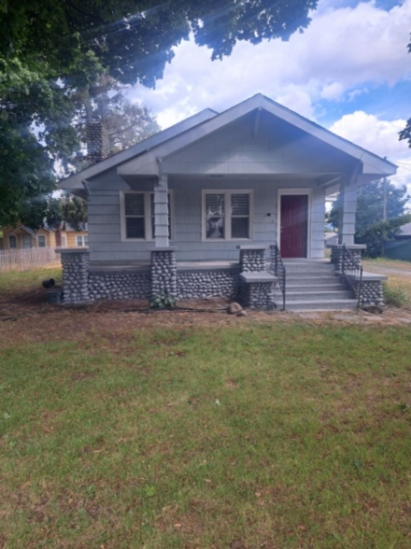 Spokane House: 104 N Farr Road