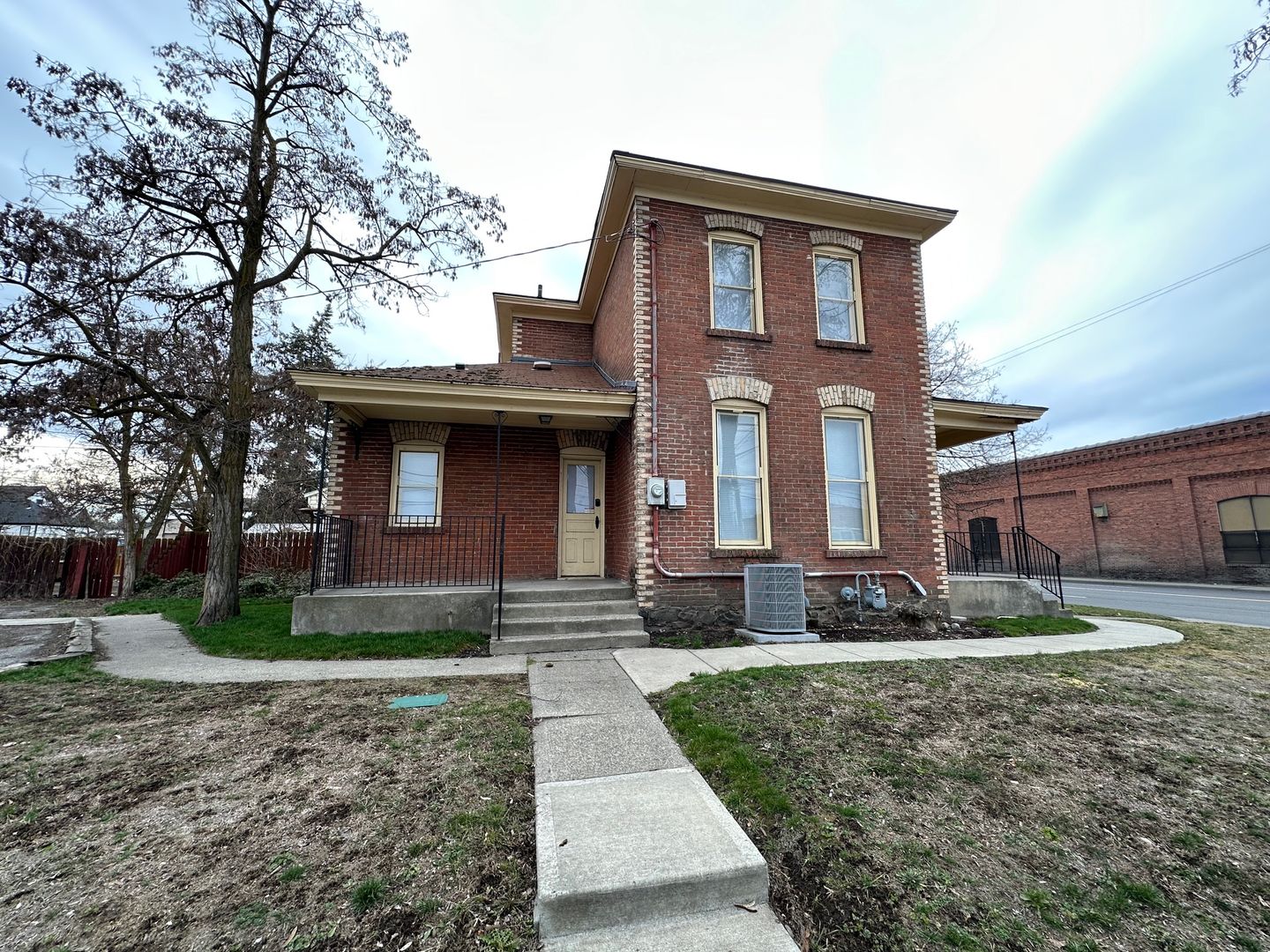 Spokane Apartment: 1403 W. Boone Ave.