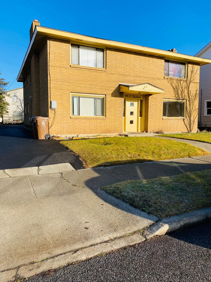 Spokane Apartment: 33 E. Dalton Ave.