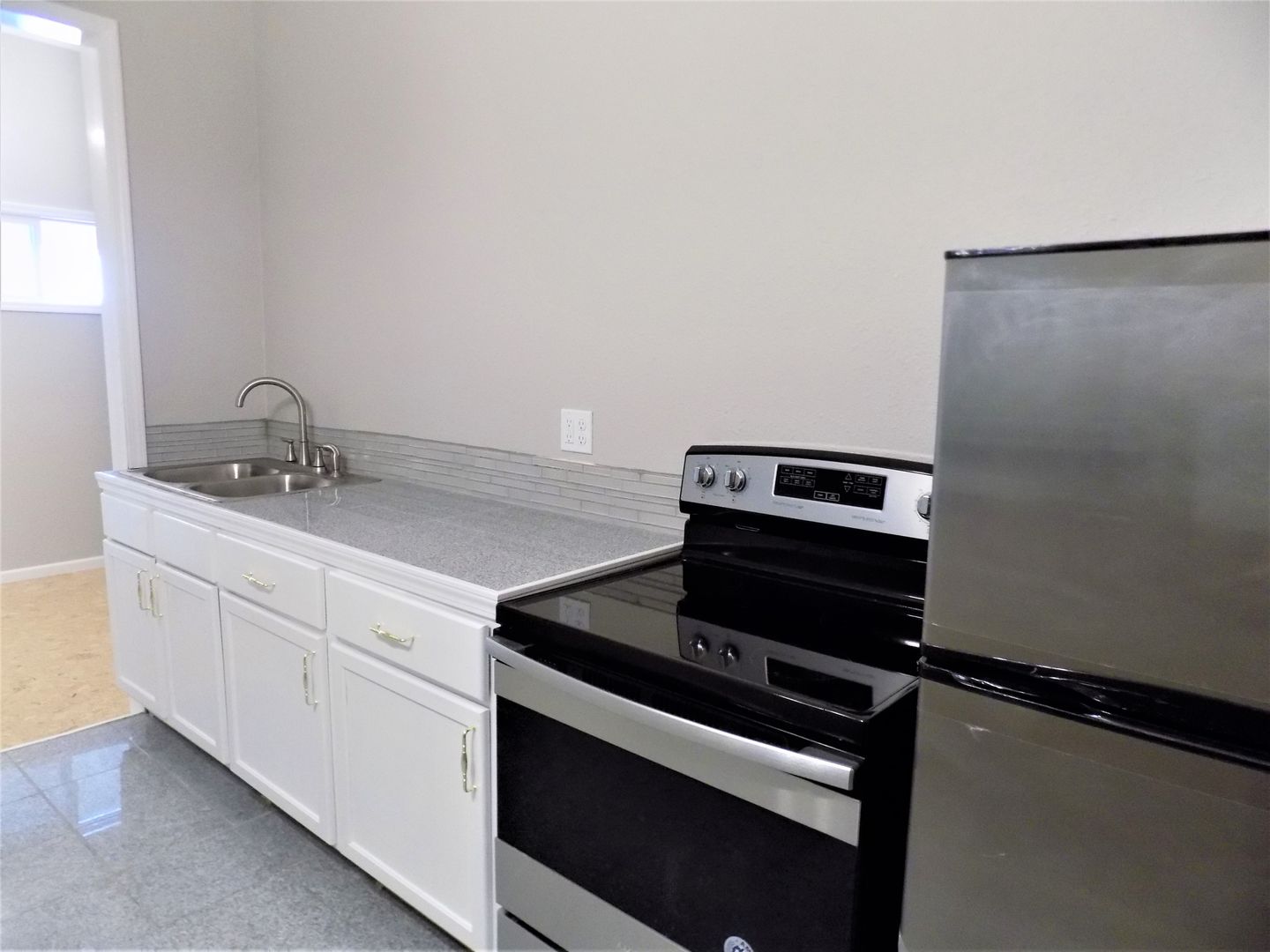 121 West Broadway Offices &amp; Apartments