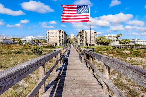 Oceanfront Long-Term Rental at Sand Dollar Villas – Coastal Living at Its Best